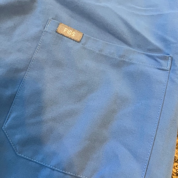 FIGS Technical Collection Catarina One-Pocket Scrub Top light blue size small - Picture 2 of 3